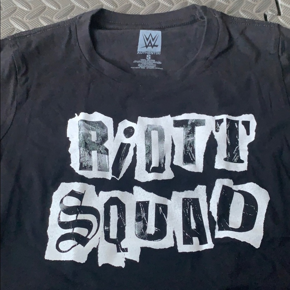 WWE women’s cut Riot Squad Tee Small classic